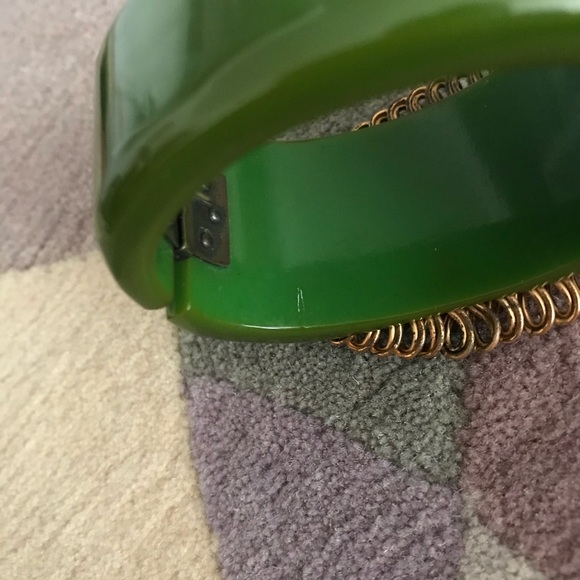 Vintage Carved Bakelite Clamper Bracelet - Picture 7 of 16